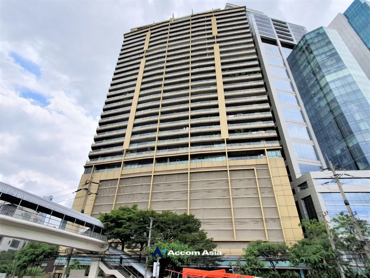 Fully Furnished, Big Balcony, Pet friendly |  2 Bedrooms  Condominium For Rent in Sukhumvit, Bangkok  near BTS Asok - MRT Sukhumvit (AA38734)