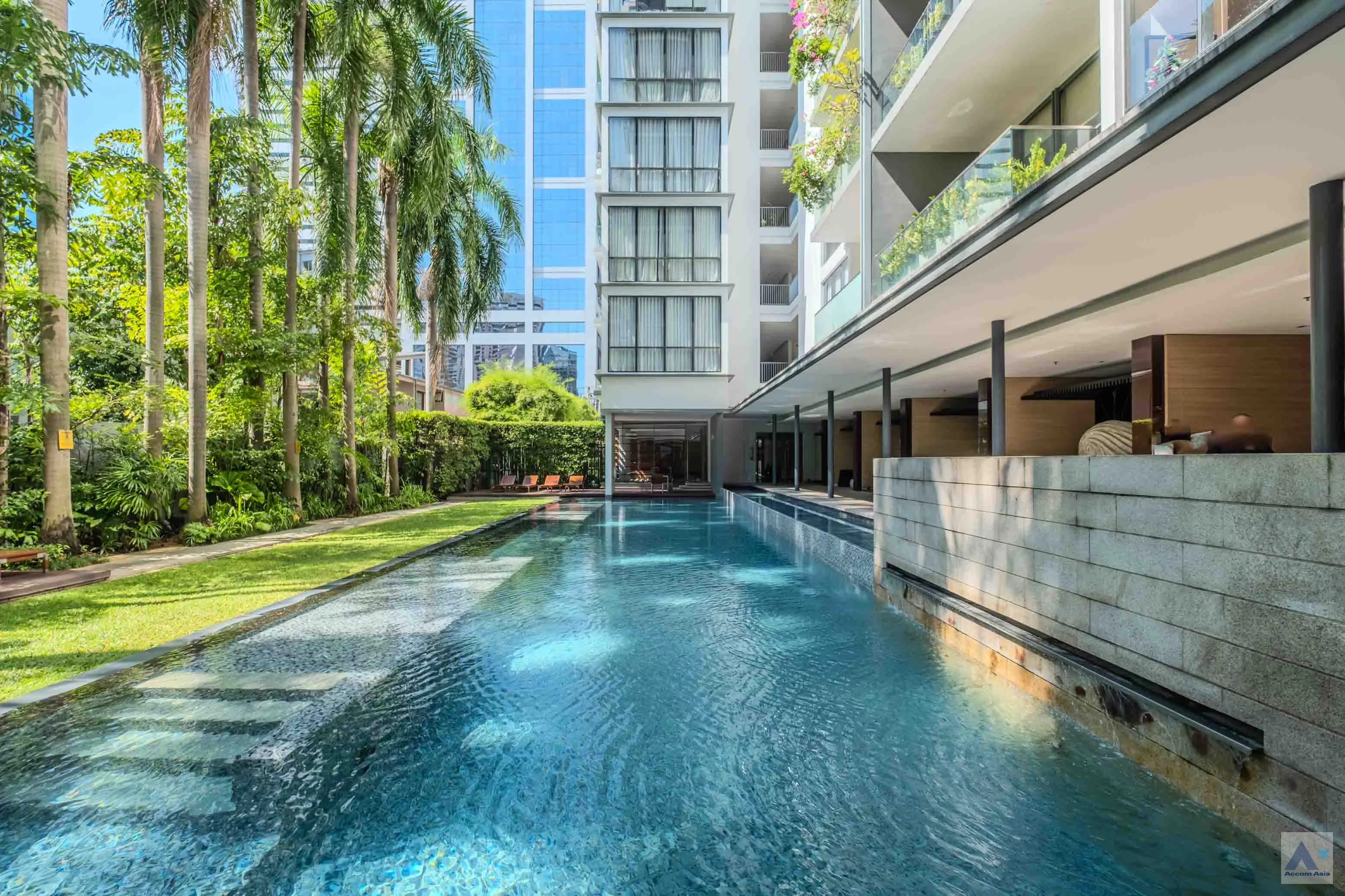  3 Bedrooms  Condominium For Rent in Sukhumvit, Bangkok  near BTS Asok - MRT Sukhumvit (210135)