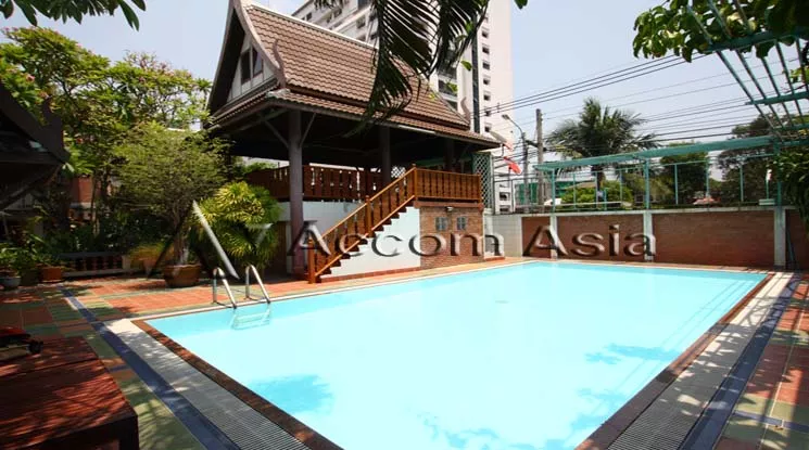  1 Thai Style and Common Pool - House - Naradhiwas Rajanagarindra - Bangkok / Accomasia