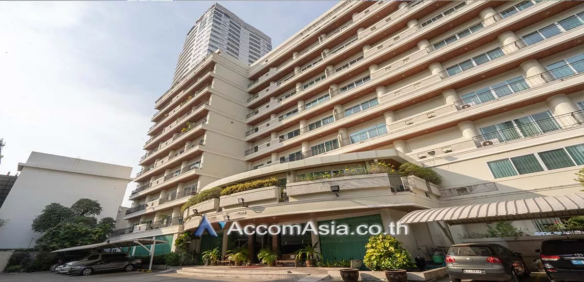  3 br Apartment For Rent in Sukhumvit ,Bangkok BTS Nana at Luxurious and Comfortable living AA24340