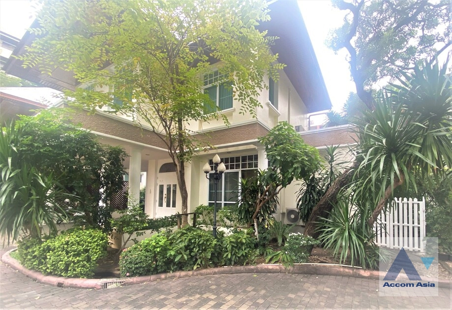  4 br House For Rent in Sathorn ,Bangkok BTS Chong Nonsi at Privacy House  in Compound 50066