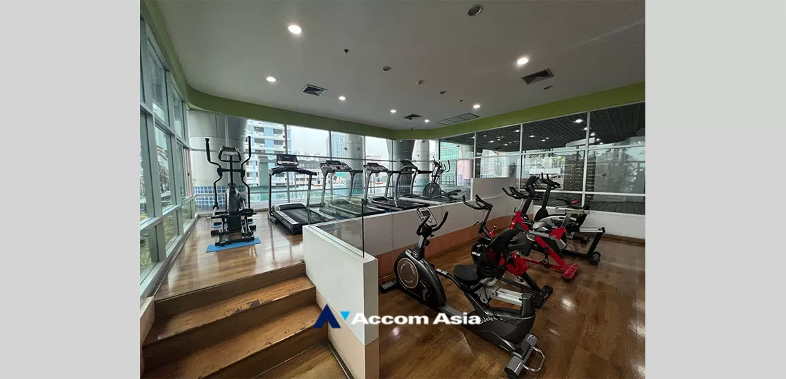  2 Bedrooms  Condominium For Rent in Sathorn, Bangkok  near BTS Surasak (AA17162)