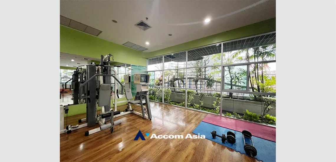  2 Bedrooms  Condominium For Rent in Sathorn, Bangkok  near BTS Surasak (AA17162)