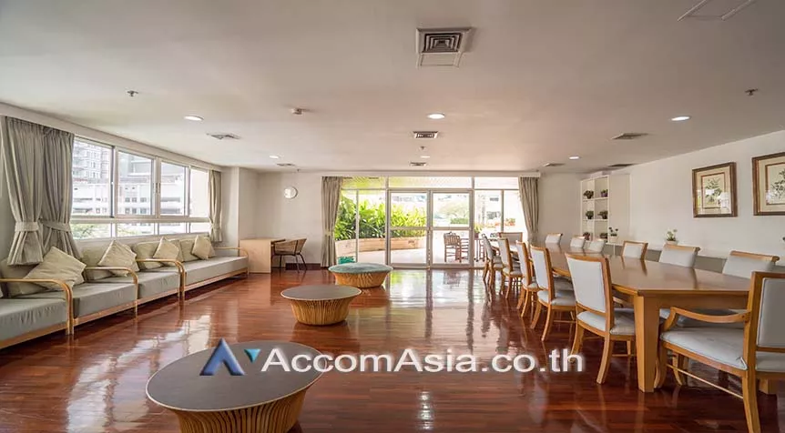  3 Bedrooms  Apartment For Rent in Sukhumvit, Bangkok  near BTS Phrom Phong (19468)