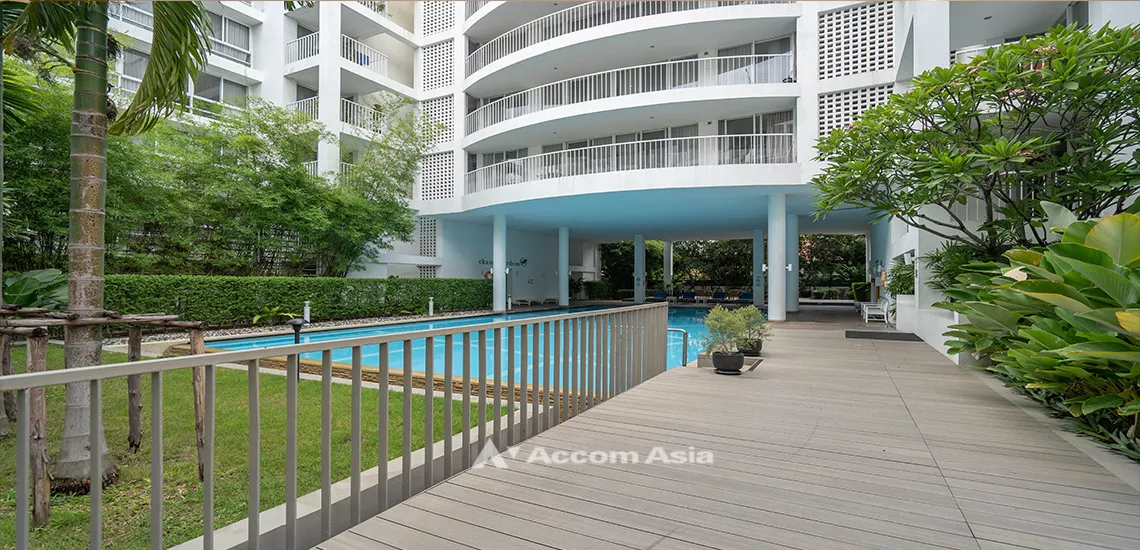  3 br Apartment For Rent in Sukhumvit ,Bangkok BTS Ekkamai at Ekkamai Family Apartment 210271