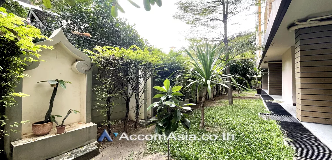  2 Bedrooms  Condominium For Rent in Sukhumvit, Bangkok  near BTS Phrom Phong (1511812)