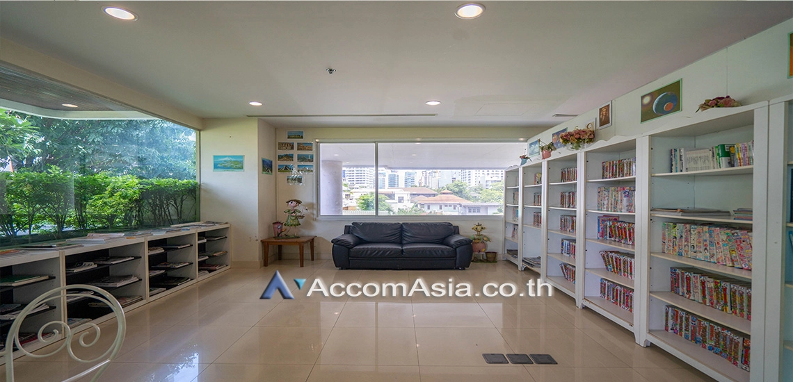  3 Bedrooms  Apartment For Rent in Sukhumvit, Bangkok  near BTS Phrom Phong (1412561)