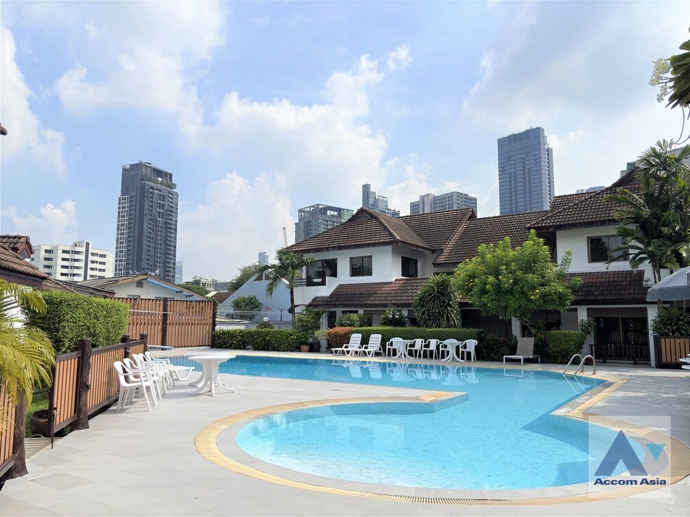  2 Kid Friendly House Compound - House - Sukhumvit - Bangkok / Accomasia