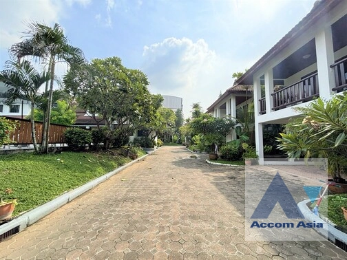 8 Kid Friendly House Compound - House - Sukhumvit - Bangkok / Accomasia