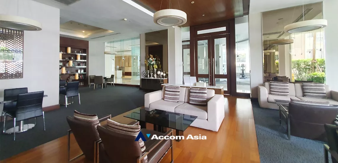  2 Bedrooms  Condominium For Rent in Ploenchit, Bangkok  (AA38791)