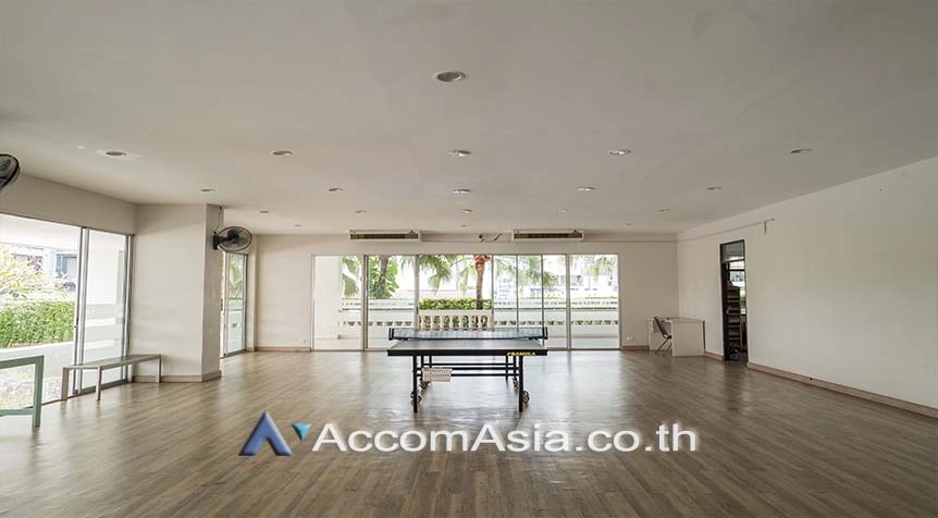  3 Bedrooms  Condominium For Rent in Sukhumvit, Bangkok  near BTS Phrom Phong (13002365)