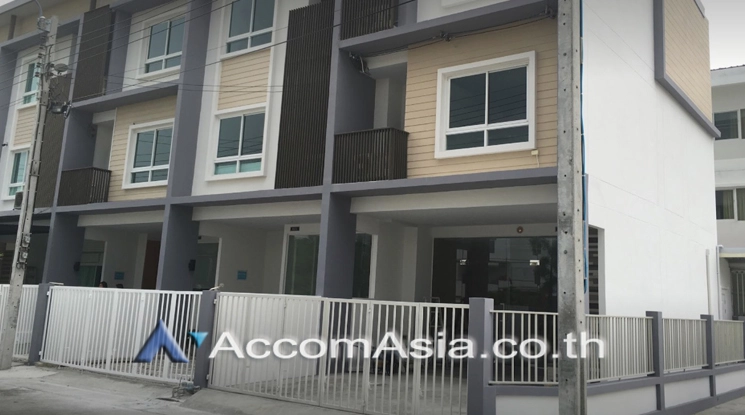  3 br Townhouse for rent and sale in Bang Na ,Bangkok BTS Bang Na at The Rich Bizhome AA22583