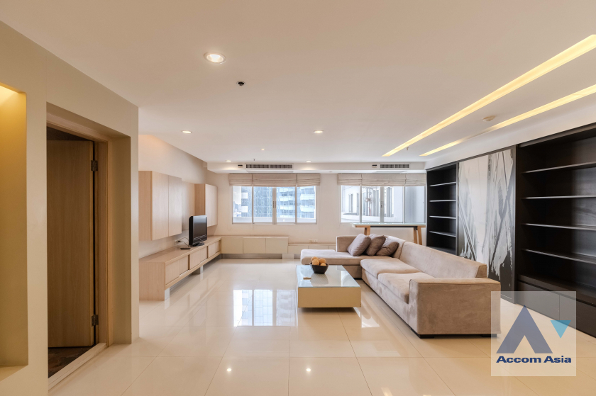  3 Bedrooms  Condominium For Sale in Ploenchit, Bangkok  near BTS Ploenchit (210103)