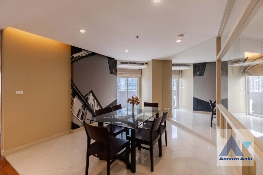  3 Bedrooms  Condominium For Sale in Ploenchit, Bangkok  near BTS Ploenchit (210103)