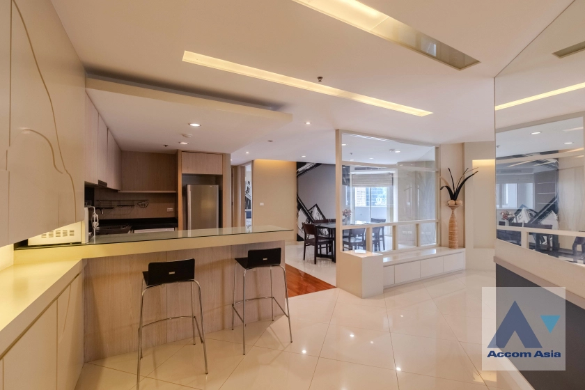  3 Bedrooms  Condominium For Sale in Ploenchit, Bangkok  near BTS Ploenchit (210103)