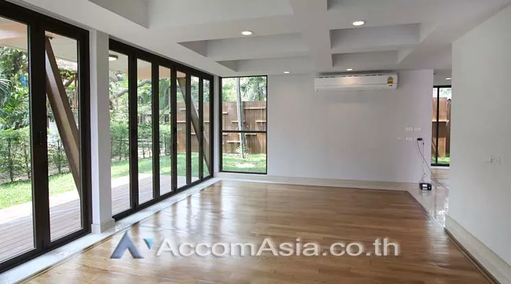 Pet friendly |  4 Bedrooms  House For Rent in Sathorn, Bangkok  near BRT Thanon Chan (5005703)