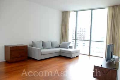  2 Bedrooms  Condominium For Rent in Sukhumvit, Bangkok  near BTS Asok - MRT Sukhumvit (310245)