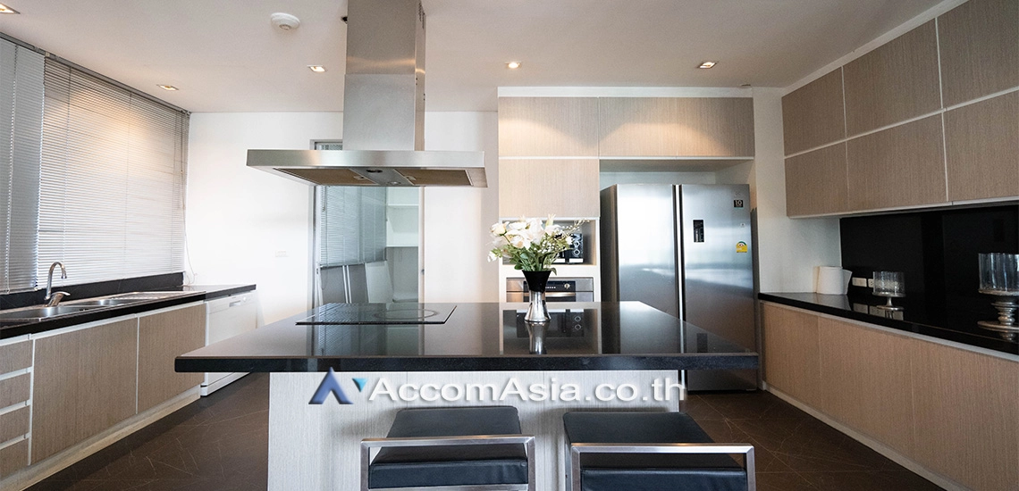  3 Bedrooms  Condominium For Rent in Sukhumvit, Bangkok  near BTS Asok - MRT Sukhumvit (310242)