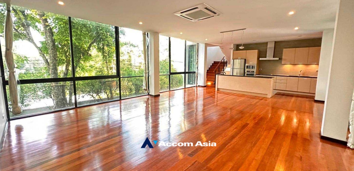 Private Swimming Pool |  4 Bedrooms  House For Rent in Sukhumvit, Bangkok  near BTS Ekkamai (610266)