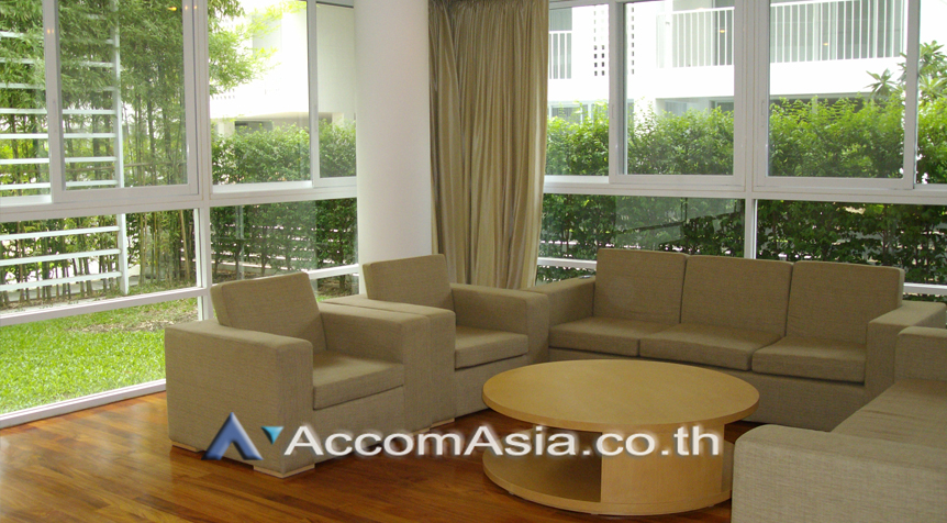 Pet friendly |  3 Bedrooms  Apartment For Rent in Sukhumvit, Bangkok  near BTS Ekkamai (210273)