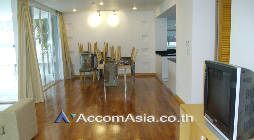 Pet friendly |  3 Bedrooms  Apartment For Rent in Sukhumvit, Bangkok  near BTS Ekkamai (210273)