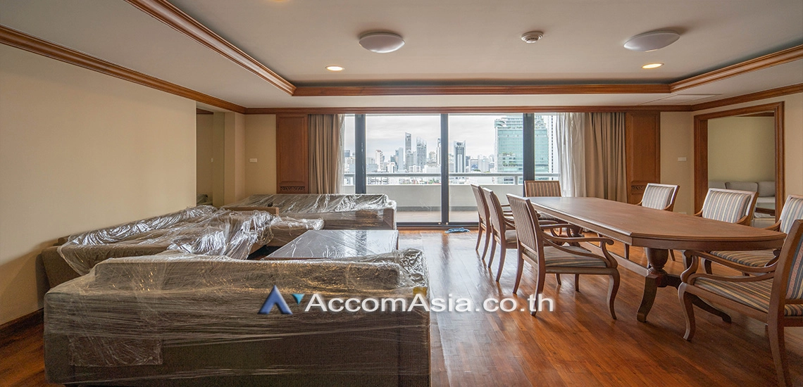  3 Bedrooms  Condominium For Rent in Ploenchit, Bangkok  near BTS Chitlom (1510365)