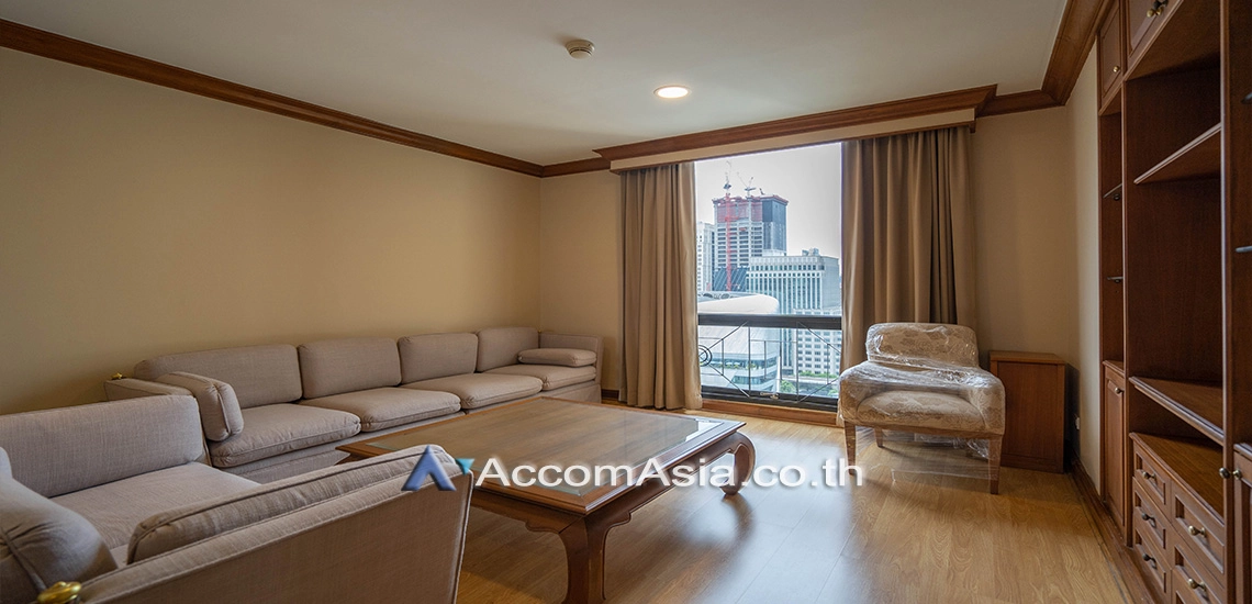  3 Bedrooms  Condominium For Rent in Ploenchit, Bangkok  near BTS Chitlom (1510365)