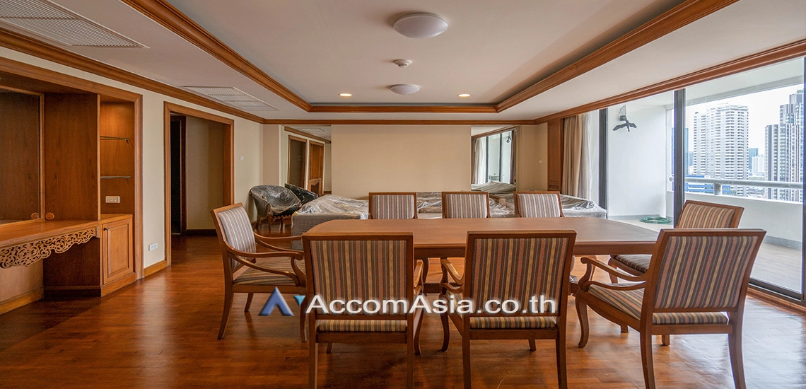  3 Bedrooms  Condominium For Rent in Ploenchit, Bangkok  near BTS Chitlom (1510365)