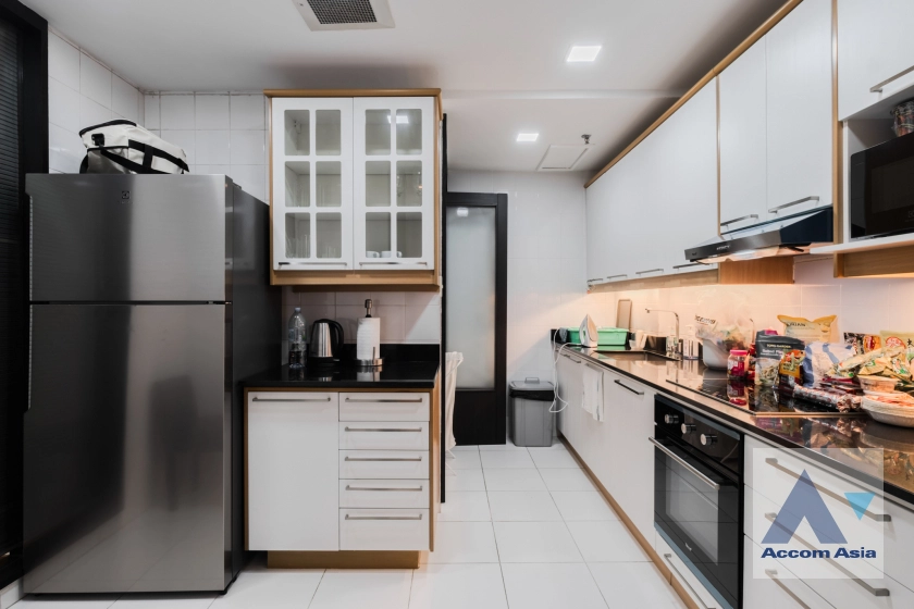 Duplex Condo |  3 Bedrooms  Condominium For Rent in Ploenchit, Bangkok  near BTS Chitlom (1510405)