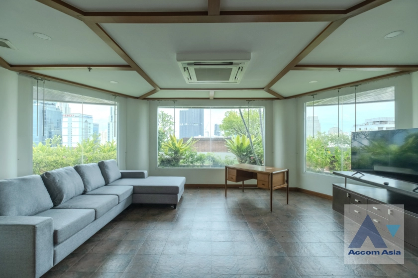 Big Balcony |  3 Bedrooms  Apartment For Rent in Sukhumvit, Bangkok  near BTS Nana (1410527)