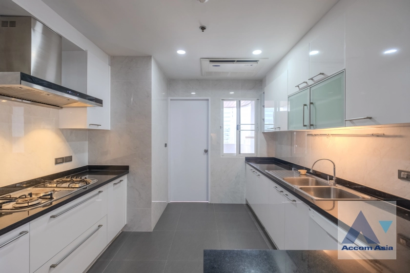 Big Balcony |  3 Bedrooms  Apartment For Rent in Sukhumvit, Bangkok  near BTS Nana (1410527)