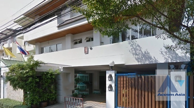 Pet friendly |  1 Bedroom  Apartment For Rent in Sathorn, Bangkok  near BTS Chong Nonsi (18524)