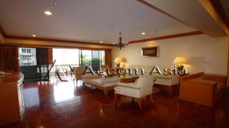  4 Bedrooms  Apartment For Rent in Sukhumvit, Bangkok  near BTS Phrom Phong (18529)