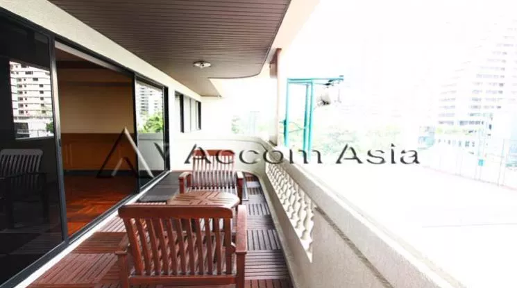  4 Bedrooms  Apartment For Rent in Sukhumvit, Bangkok  near BTS Phrom Phong (18529)