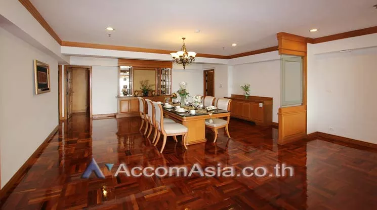 Pet friendly |  4 Bedrooms  Apartment For Rent in Sukhumvit, Bangkok  near BTS Phrom Phong (18530)