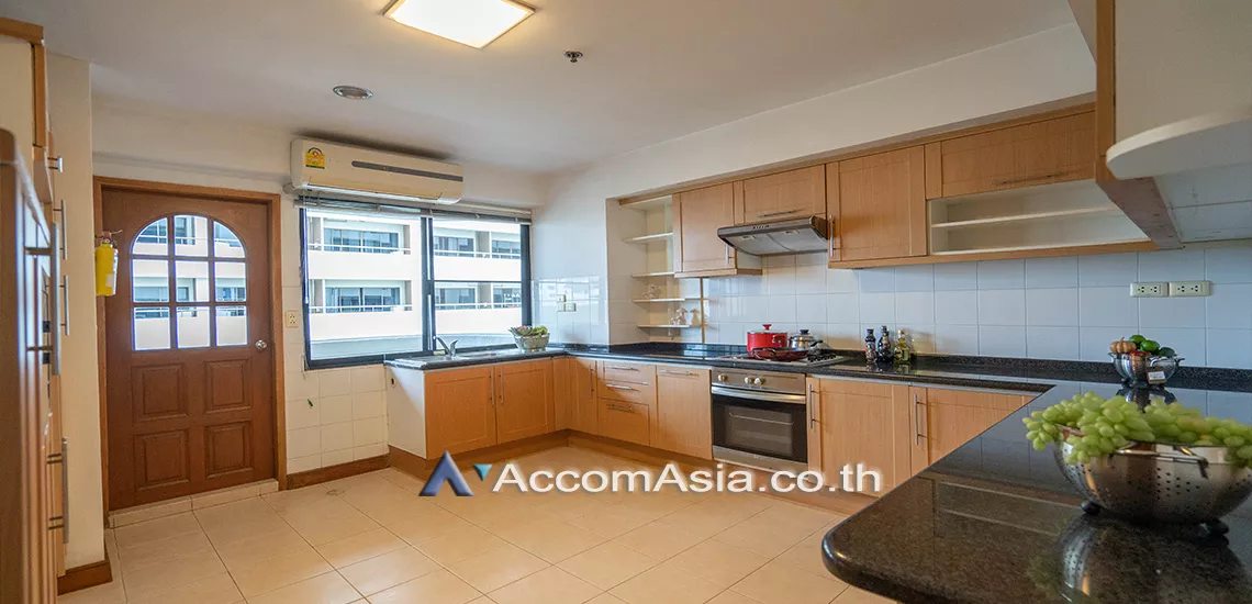 Pet friendly |  3 Bedrooms  Apartment For Rent in Sukhumvit, Bangkok  near BTS Phrom Phong (18534)