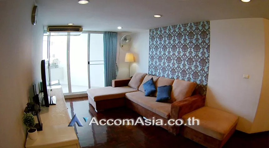  2 Bedrooms  Condominium For Rent in Sukhumvit, Bangkok  near BTS Ekkamai (28539)