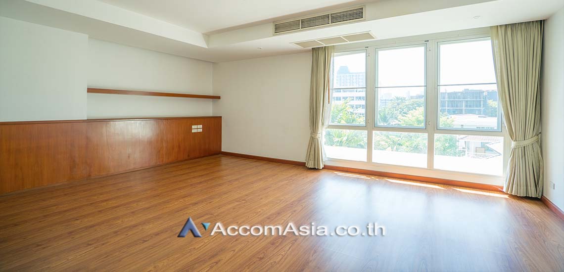 Pet friendly |  4 Bedrooms  Apartment For Rent in Sukhumvit, Bangkok  near BTS Thong Lo (18564)