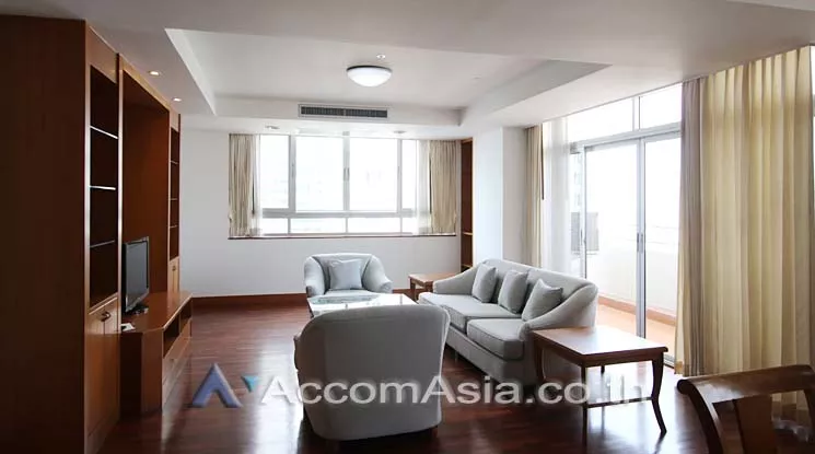  3 Bedrooms  Apartment For Rent in Sukhumvit, Bangkok  near BTS Phrom Phong (1002101)