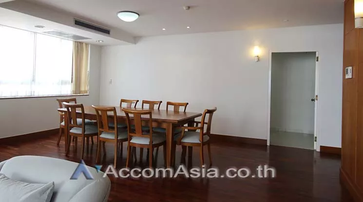  3 Bedrooms  Apartment For Rent in Sukhumvit, Bangkok  near BTS Phrom Phong (1002101)