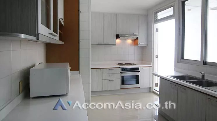  3 Bedrooms  Apartment For Rent in Sukhumvit, Bangkok  near BTS Phrom Phong (1002101)