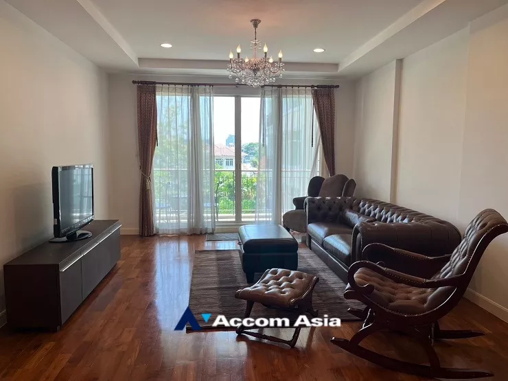  2 Bedrooms  Condominium For Rent in Sathorn, Bangkok  near MRT Lumphini (28637)