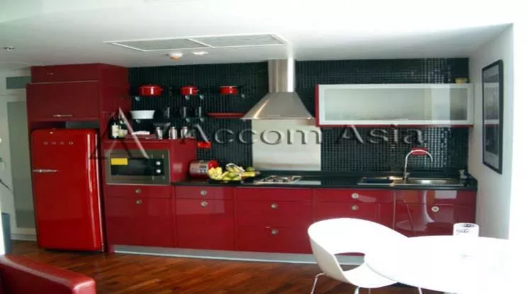  Condominium For Rent in Ploenchit, Bangkok  near BTS Chitlom (28664)