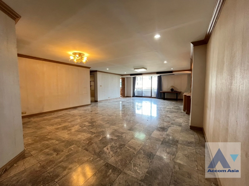  3 Bedrooms  Condominium For Sale in Sukhumvit, Bangkok  near BTS Asok - MRT Sukhumvit (1510750)