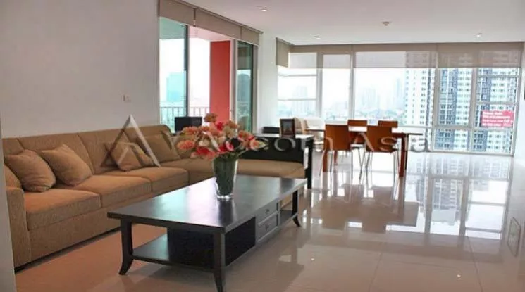 Pet friendly |  3 Bedrooms  Condominium For Rent in Sukhumvit, Bangkok  near BTS Ekkamai (1510902)