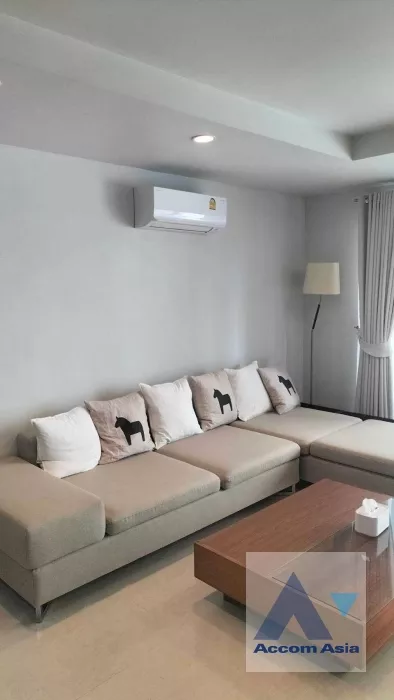  3 Bedrooms  Condominium For Rent in Sukhumvit, Bangkok  near BTS Ekkamai (1511013)