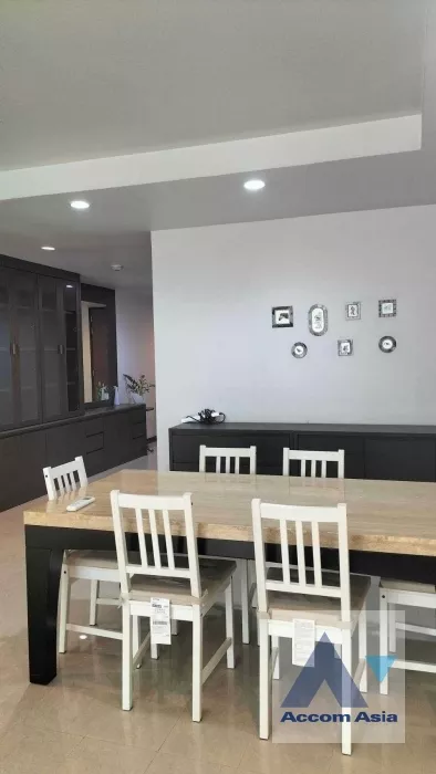  3 Bedrooms  Condominium For Rent in Sukhumvit, Bangkok  near BTS Ekkamai (1511013)