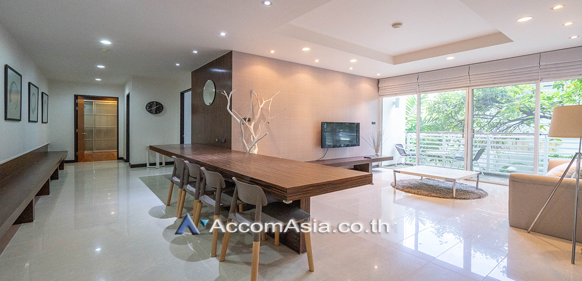  2 Bedrooms  Condominium For Rent in Sukhumvit, Bangkok  near BTS Ekkamai (1511019)