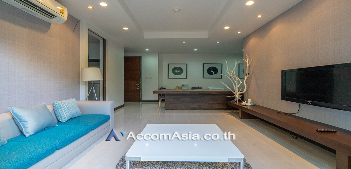  2 Bedrooms  Condominium For Rent in Sukhumvit, Bangkok  near BTS Ekkamai (1511019)