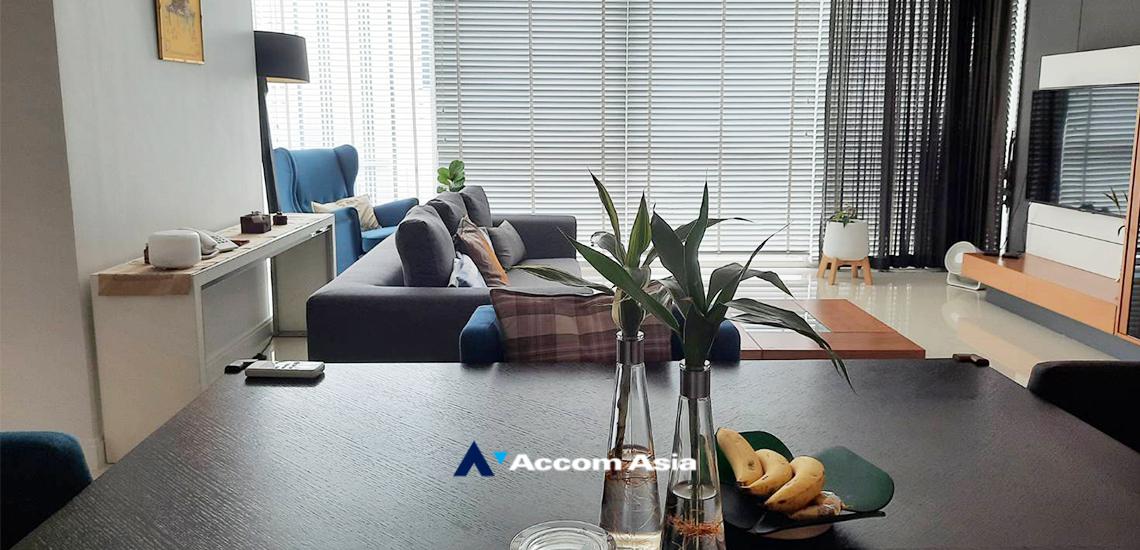  3 Bedrooms  Condominium For Sale in Ploenchit, Bangkok  near BTS Ploenchit (2311074)